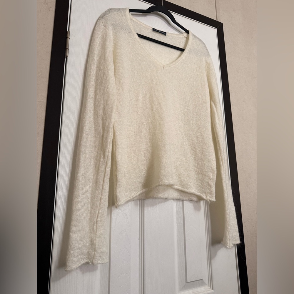 Brandy Melville Cream Knit V-Neck Sweater – One Size